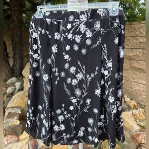 NWT Gilli Black and White Floral A-line Skirt